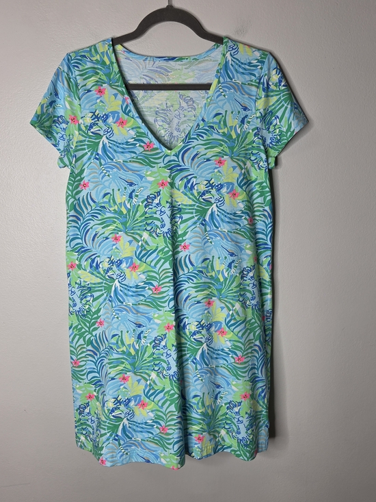 Lilly Pulitzer Dresses & Skirts - Lilly Pulitzer Etta Short Sleeve V-neck Tshirt Tropical Blue & Green Print